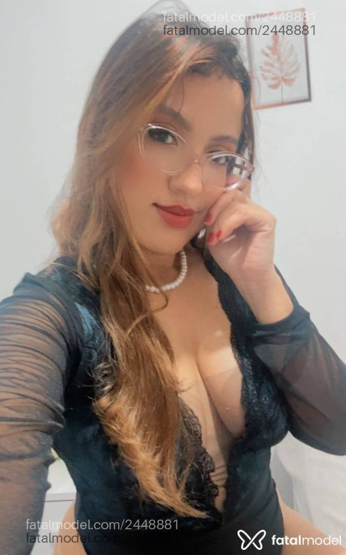 Acompanhante mulher loira (o) de olhos castanhos em Alfenas - Bella