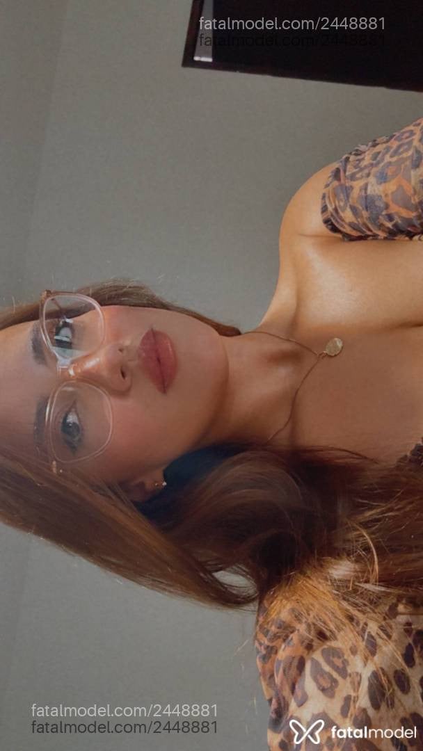 Acompanhante mulher loira (o) de olhos castanhos - Bella