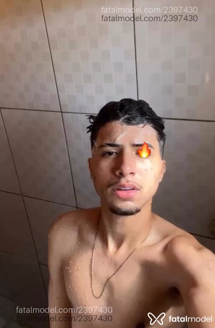 Acompanhante homem com cabelo castanho de olhos castanhos - Rique Acompanhante homem com cabelo castanho de olhos castanhos - Rique