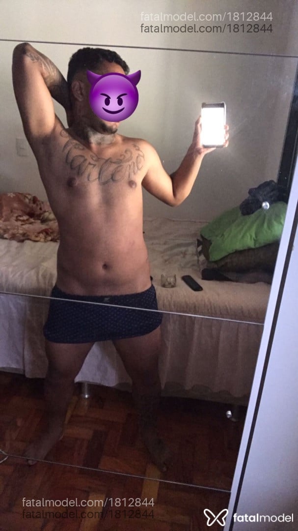 Acompanhante homem com cabelo castanho de olhos castanhos em Amparo - Matheus