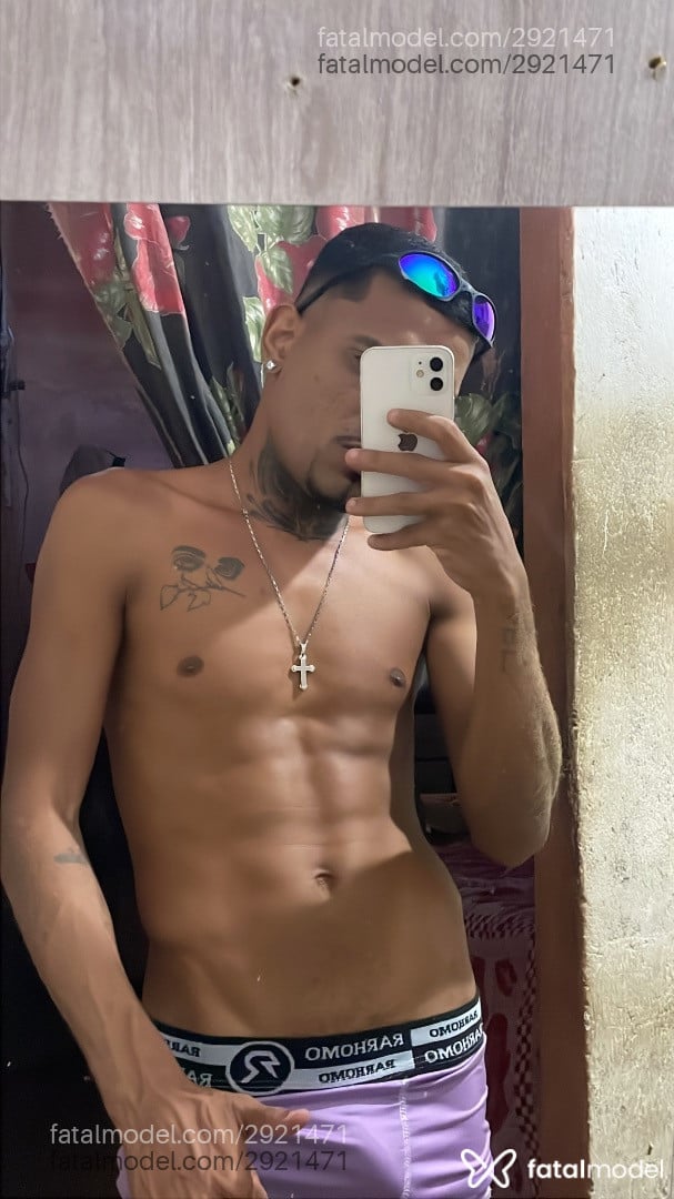 Acompanhante homem com cabelo castanho de olhos castanhos em Fortaleza - Preto Afim