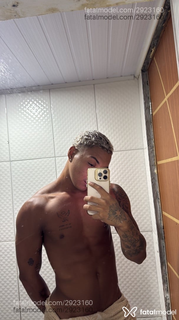 Acompanhante não-binário loira (o) de olhos castanhos em Rio de Janeiro - Breno