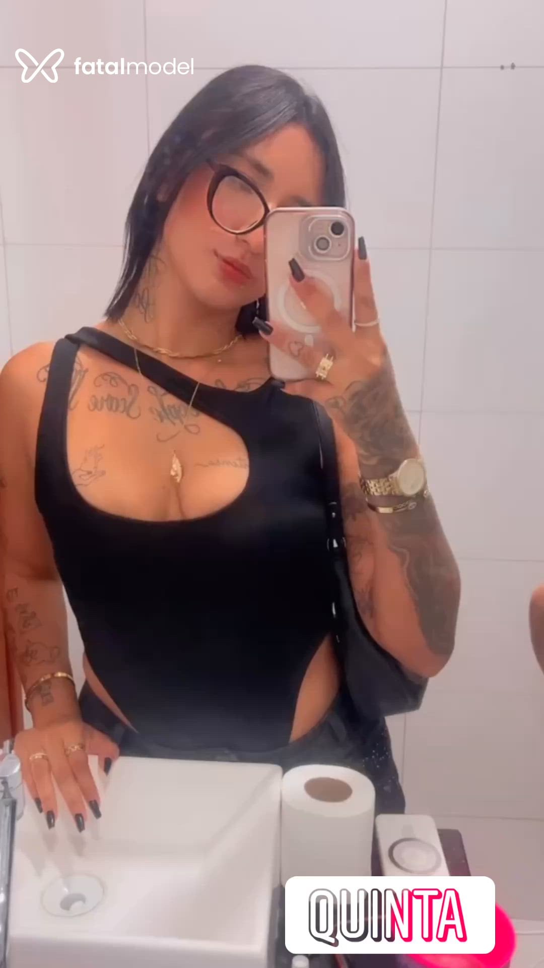 Acompanhante mulher morena (o) de olhos castanhos - Cris Acompanhante mulher morena (o) de olhos castanhos - Cris