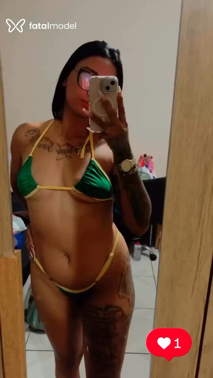 Acompanhante mulher morena (o) de olhos castanhos em Capelinha Acompanhante mulher morena (o) de olhos castanhos em Capelinha - Cris
