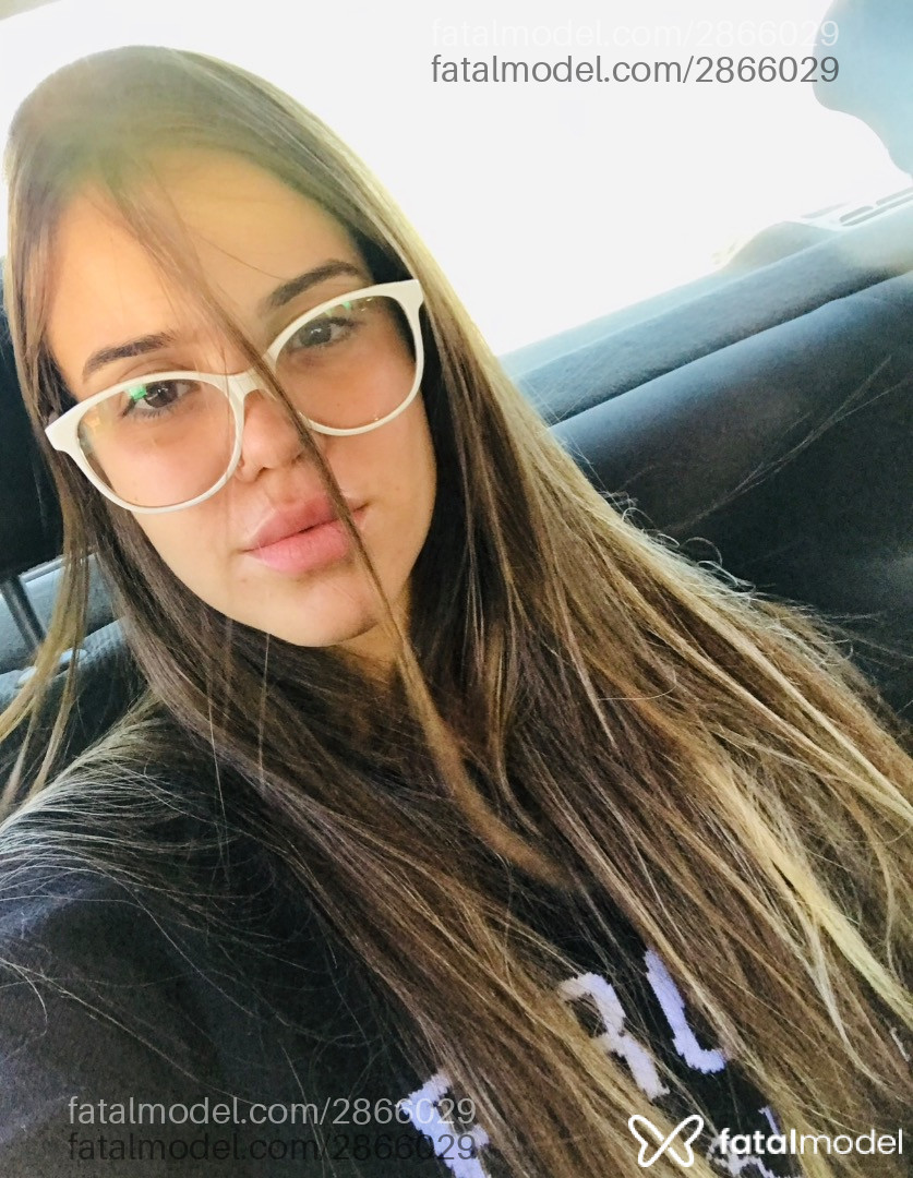 Acompanhante mulher com cabelo castanho de olhos castanhos em Virtual - Renata Alvs