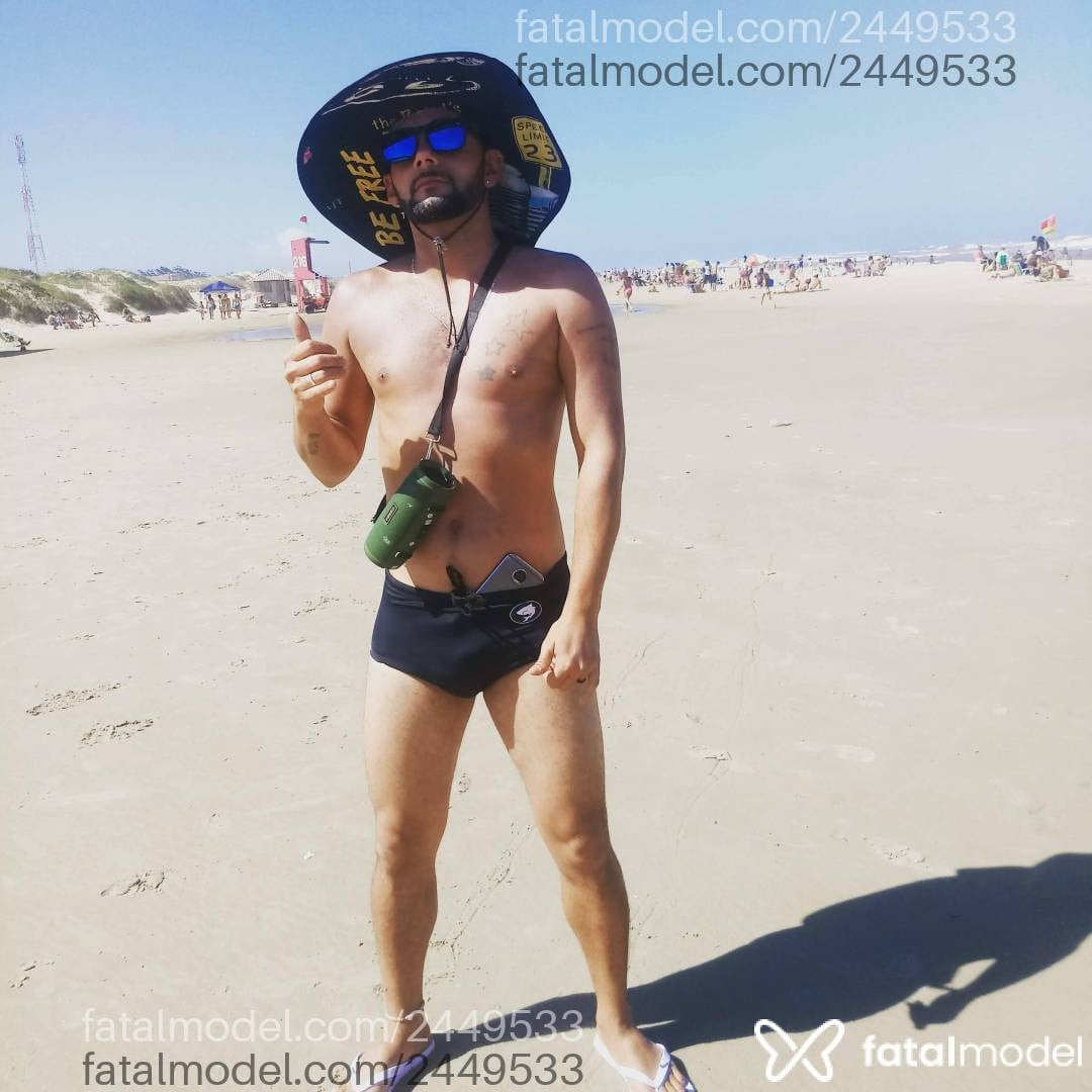 Acompanhante homem com cabelo castanho de olhos castanhos em Balneário Pinhal Acompanhante homem com cabelo castanho de olhos castanhos em Balneário Pinhal - Kaio Vargas
