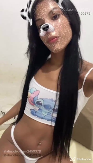 Acompanhante mulher trans com cabelo castanho de olhos castanhos - Ana Vitória