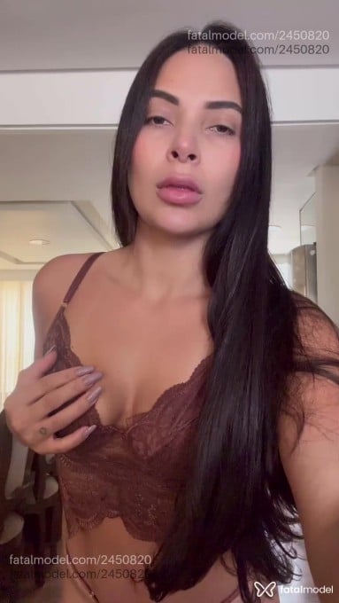 Acompanhante mulher com cabelo castanho de olhos castanhos em Goiânia - Luana Carvalho