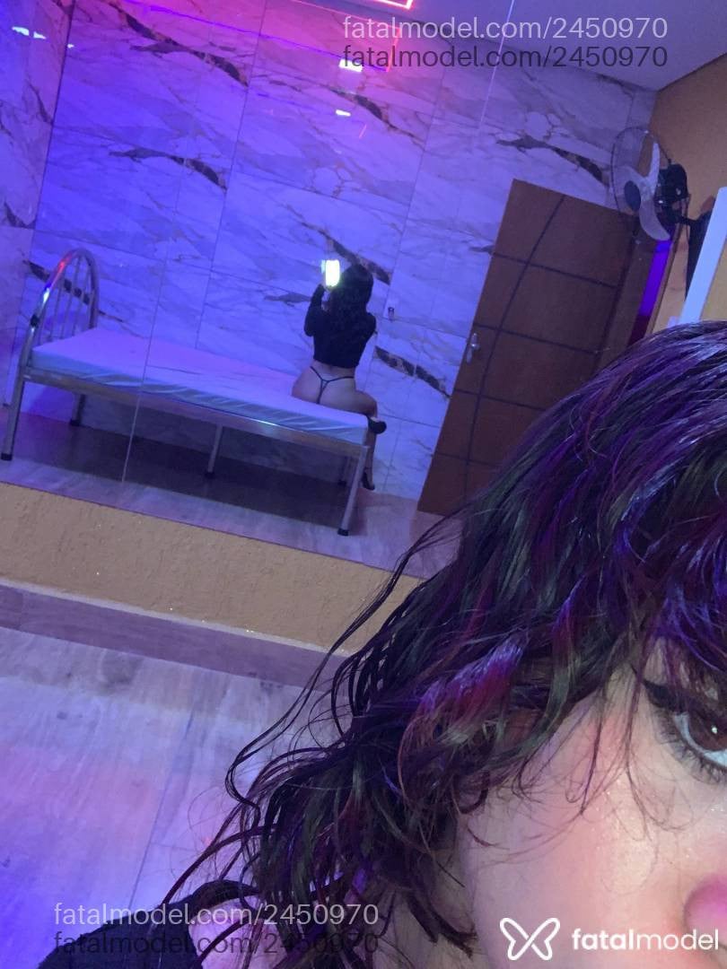 Acompanhante mulher ruiva (o) de olhos mel - Neoon