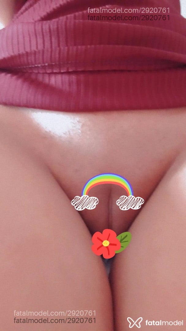 Acompanhante mulher morena (o) de olhos mel em Virtual Acompanhante mulher morena (o) de olhos mel em Virtual - Bella