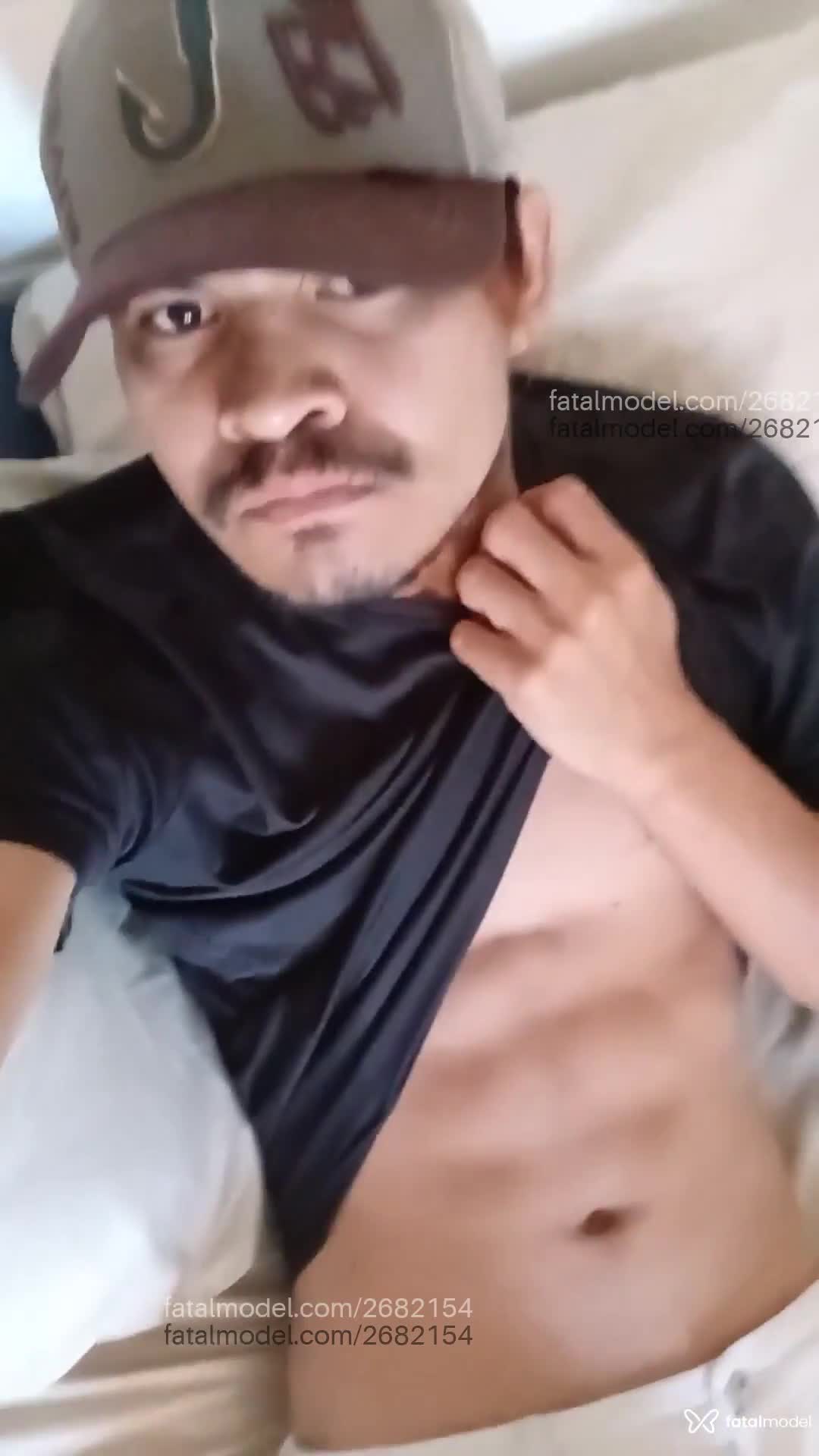 Acompanhante homem com cabelo colorido de olhos castanhos em Farroupilha Acompanhante homem com cabelo colorido de olhos castanhos em Farroupilha - Nason Nick