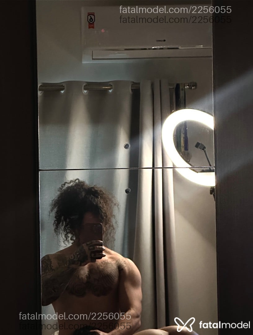 Acompanhante homem com cabelo castanho de olhos azuis em Balneário Camboriú Acompanhante homem com cabelo castanho de olhos azuis em Balneário Camboriú - Chepluki