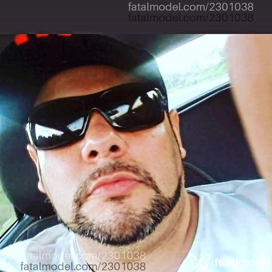 Acompanhante homem sem cabelo de olhos pretos - Luizão Acompanhante homem sem cabelo de olhos pretos - Luizão