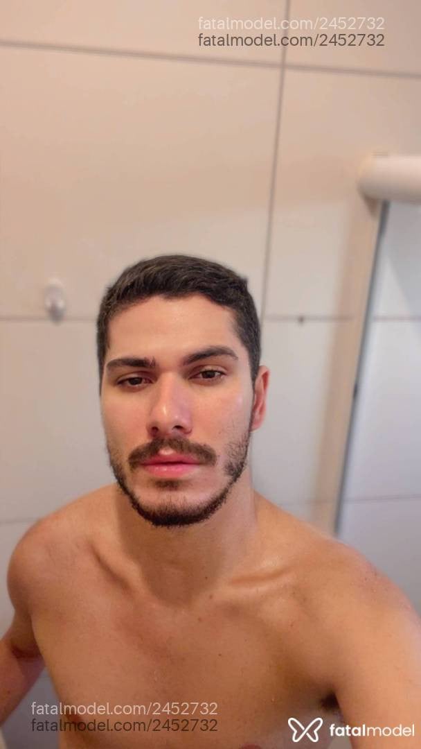 Acompanhante homem com cabelo castanho de olhos castanhos em Maringá - Arthur