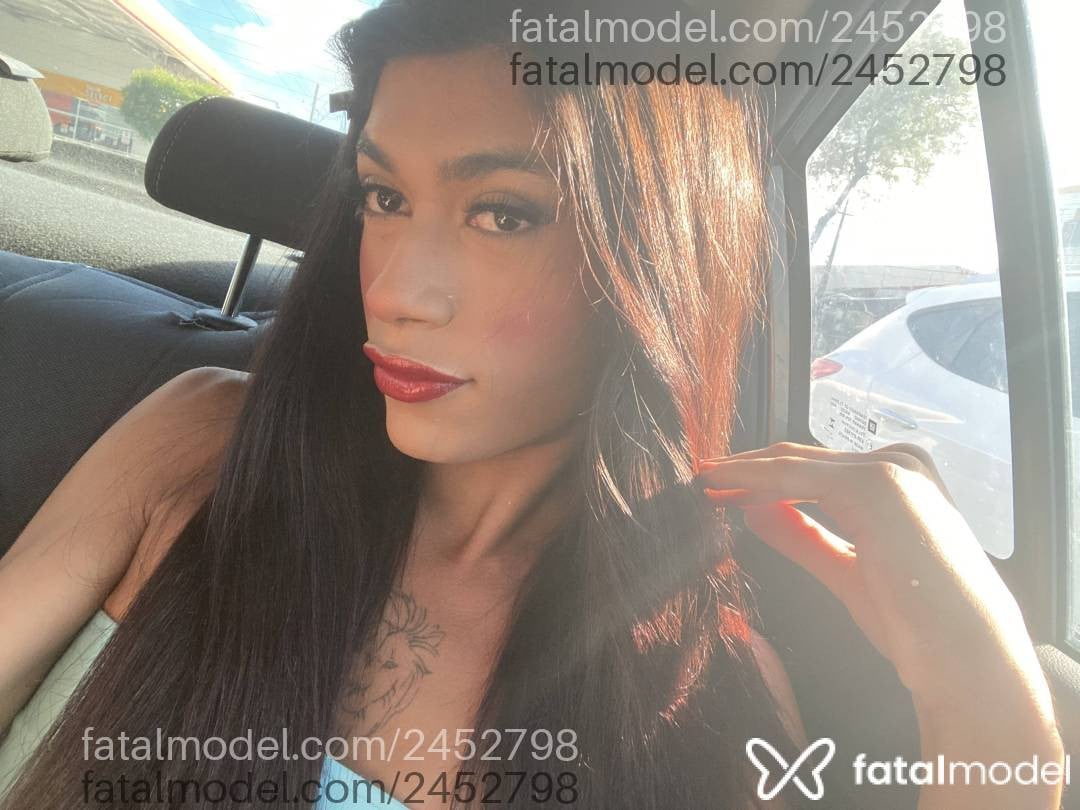 Acompanhante mulher trans morena (o) de olhos pretos - Ayla Ranache