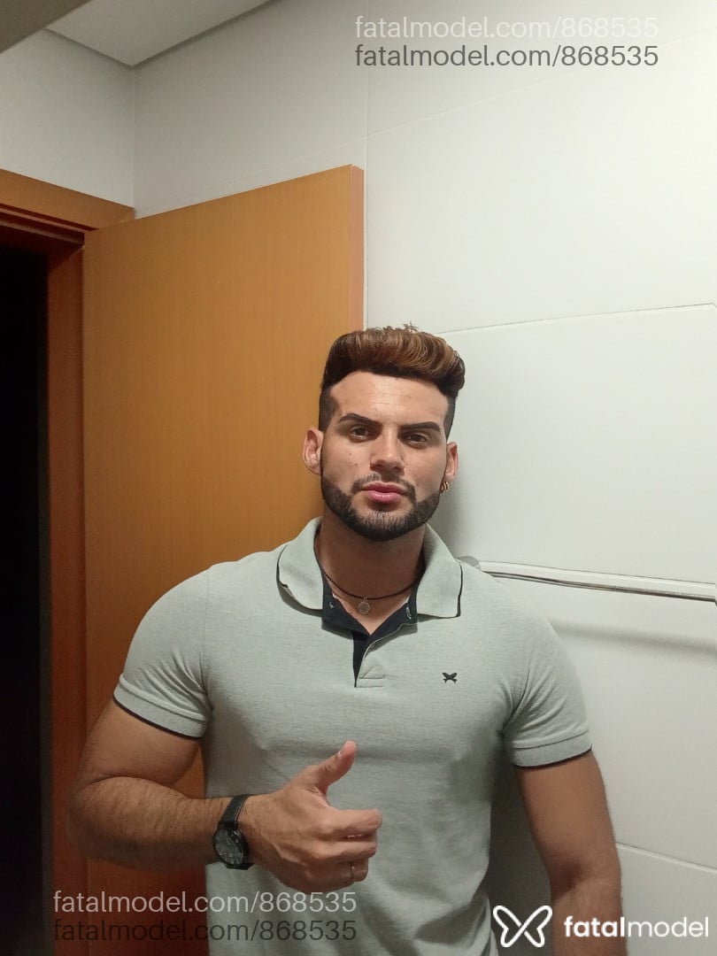Acompanhante homem com cabelo castanho de olhos castanhos - Lukas vagmaker Acompanhante homem com cabelo castanho de olhos castanhos - Lukas vagmaker