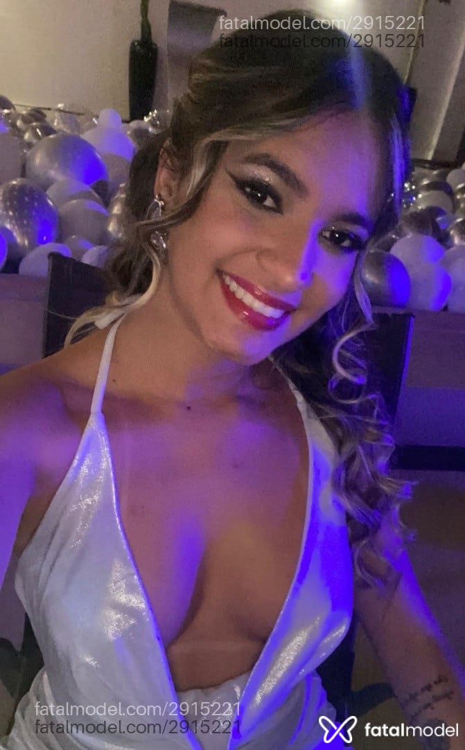 Acompanhante mulher loira (o) de olhos castanhos - Thaty Acompanhante mulher loira (o) de olhos castanhos - Thaty