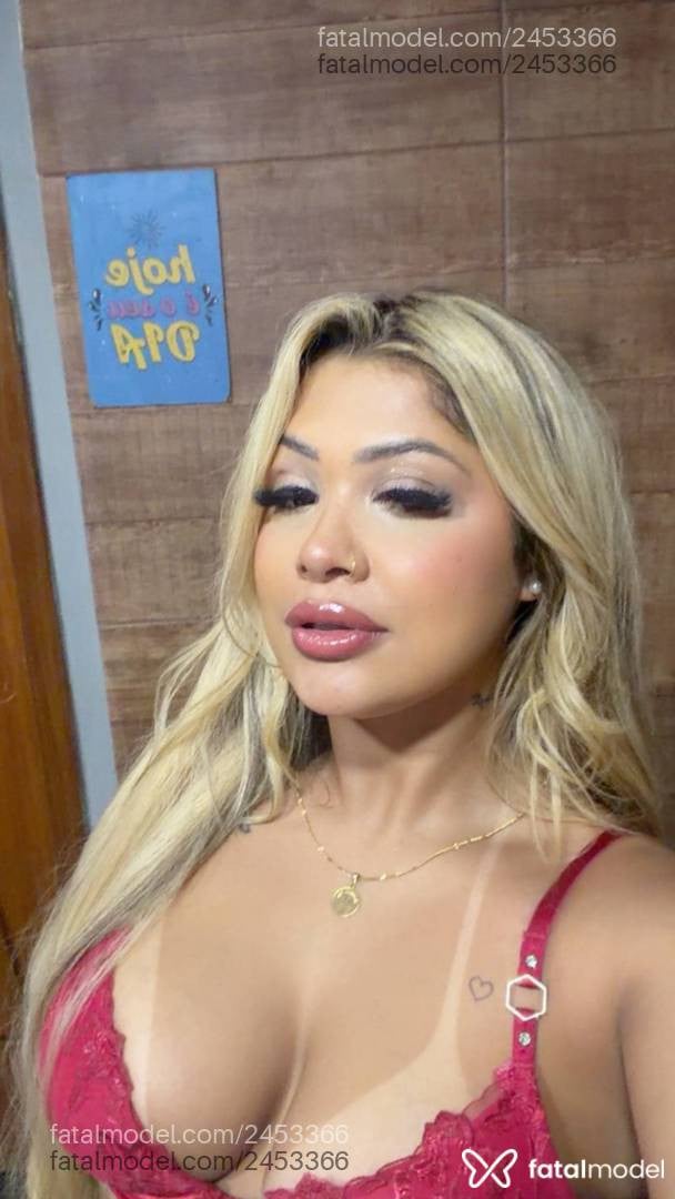 Acompanhante mulher loira (o) de olhos castanhos - Melissa