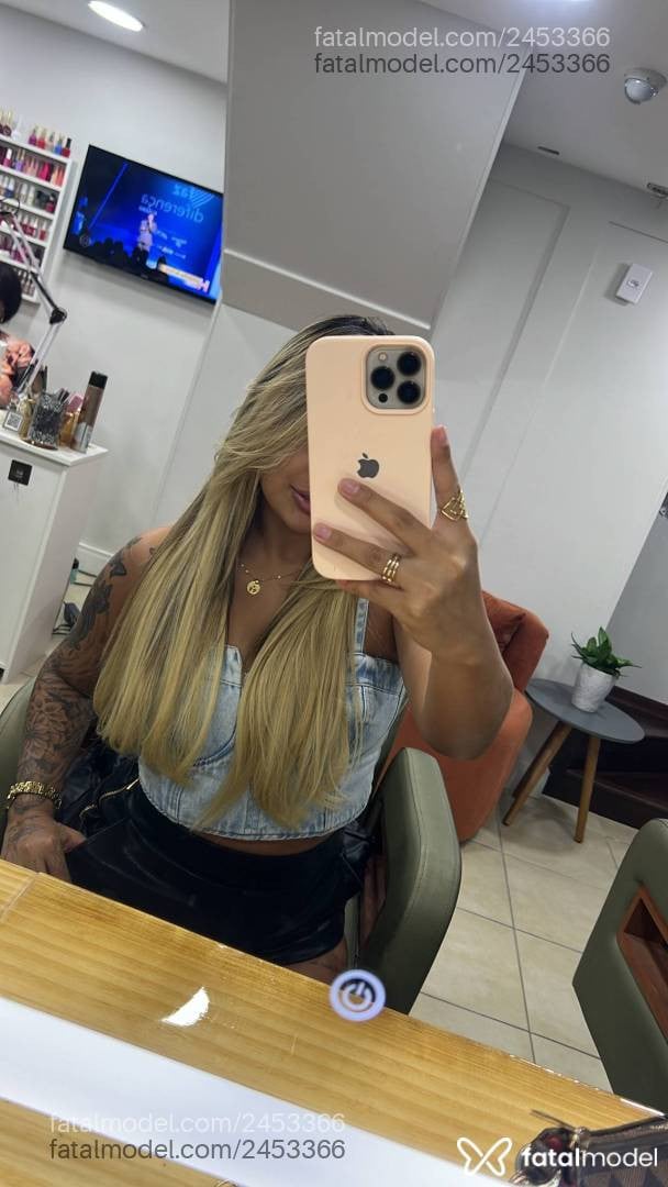 Acompanhante mulher loira (o) de olhos castanhos em Vila Velha - Melissa