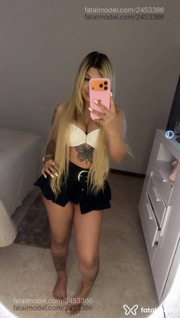 Acompanhante mulher loira (o) de olhos castanhos - Melissa