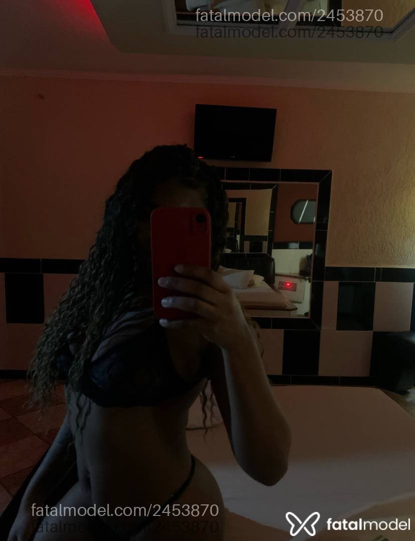 Acompanhante mulher com cabelo castanho de olhos pretos - Amanda Santos