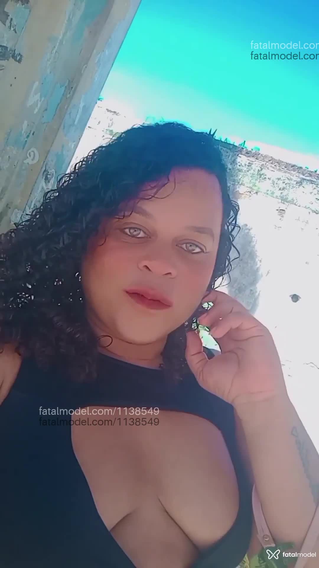 Acompanhante travesti com cabelo castanho de olhos verdes em Maceió Acompanhante travesti com cabelo castanho de olhos verdes em Maceió - Rafinha Rocha