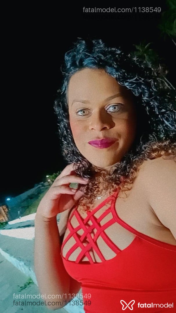 Acompanhante travesti com cabelo castanho de olhos verdes em Maceió Acompanhante travesti com cabelo castanho de olhos verdes em Maceió - Rafinha Rocha