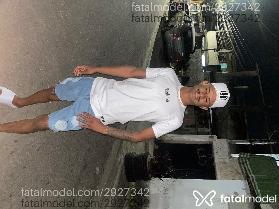 Acompanhante não-binário com cabelo grisalho de olhos pretos em Rio de Janeiro - Lucas More