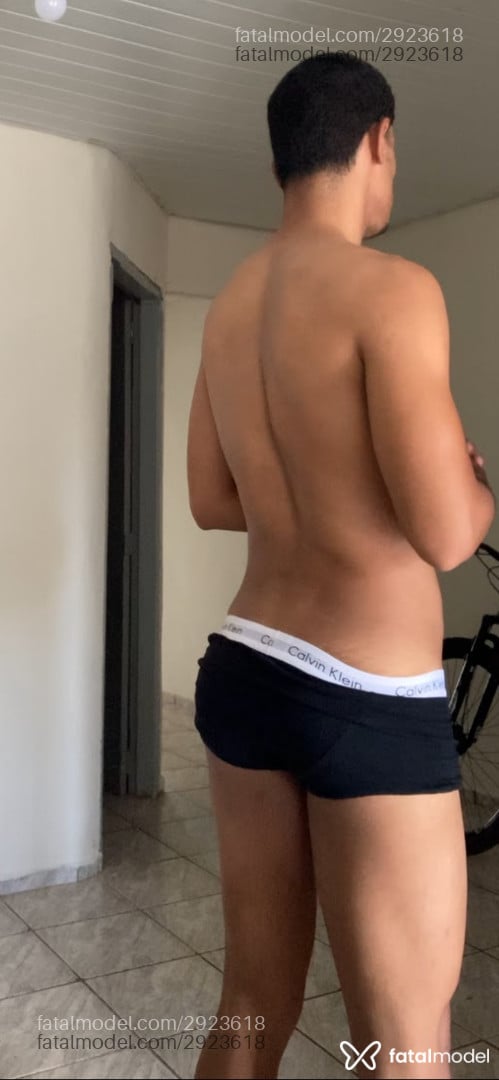 Acompanhante homem morena (o) de olhos pretos - Rodrigo Acompanhante homem morena (o) de olhos pretos - Rodrigo