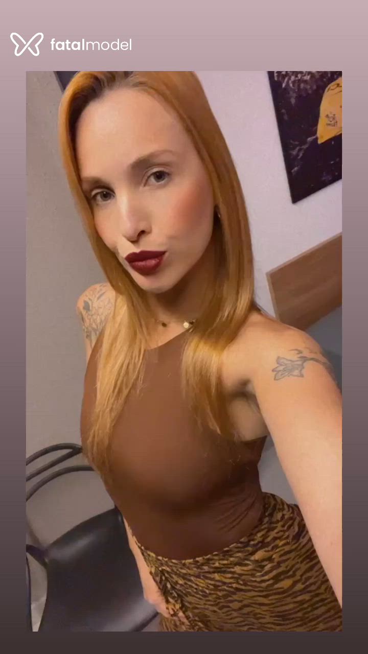 Acompanhante mulher loira (o) de olhos verdes - Afrodite