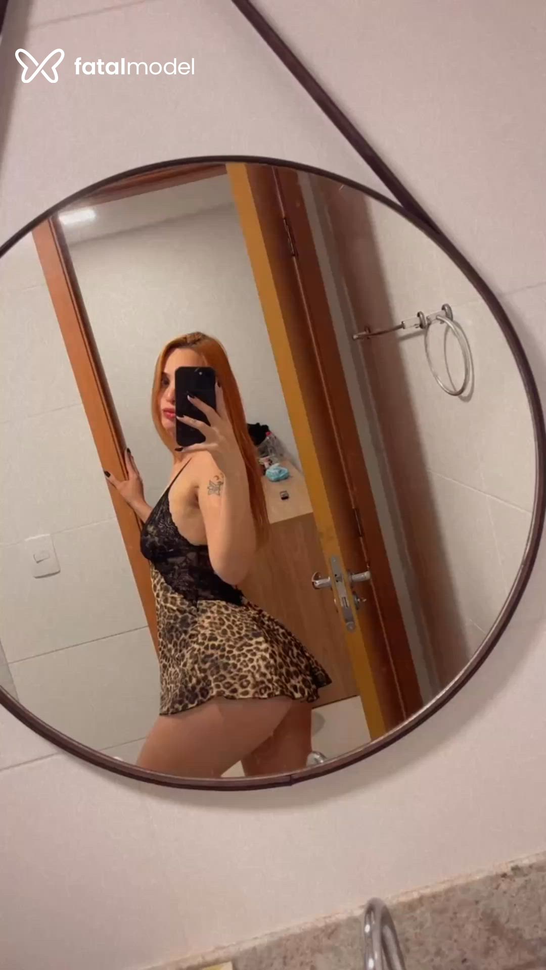 Acompanhante mulher loira (o) de olhos verdes - Afrodite