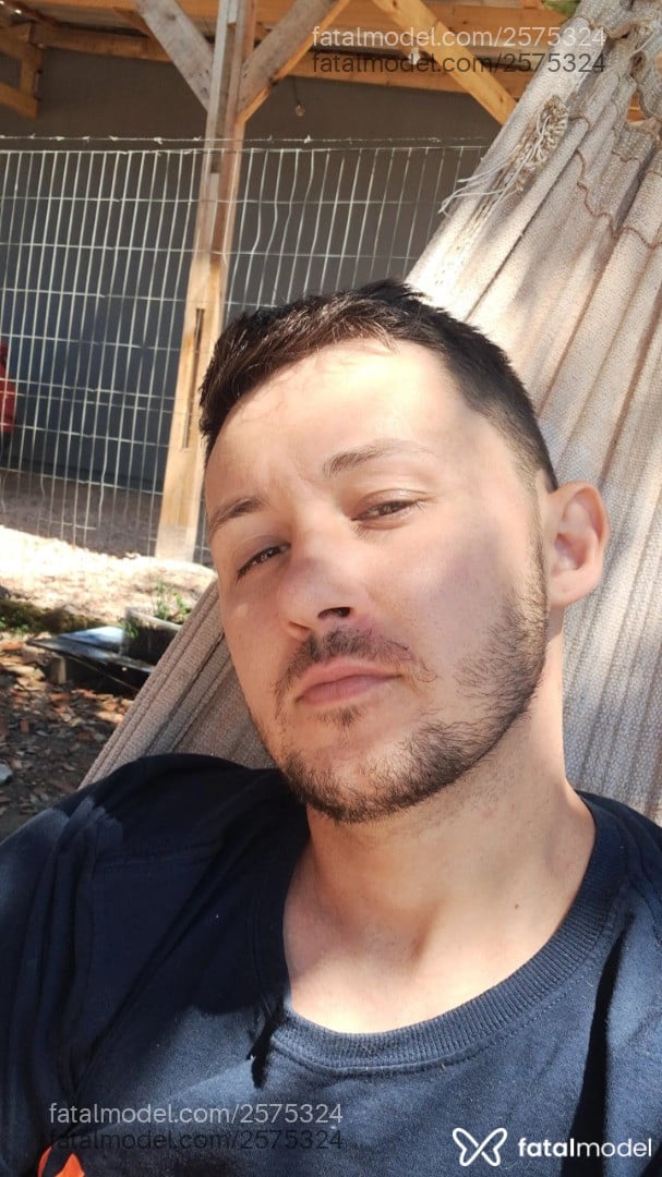 Acompanhante homem com cabelo castanho de olhos castanhos em Porto Alegre - Lukas