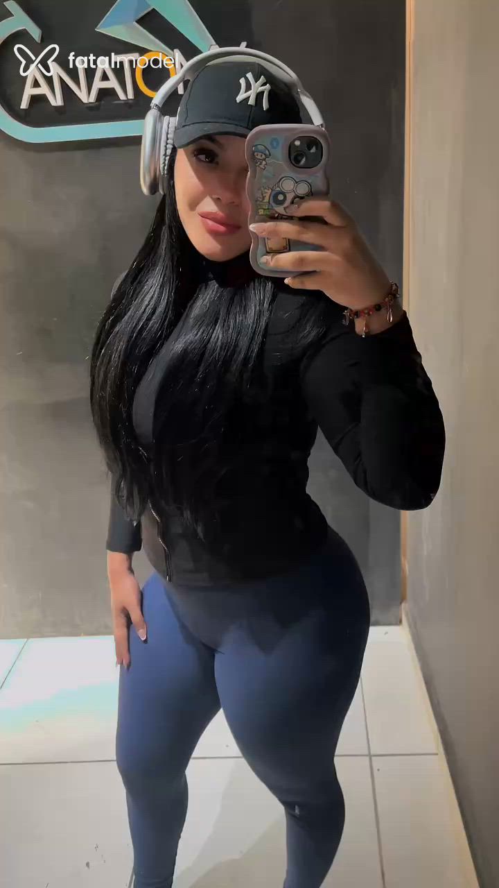 Acompanhante mulher morena (o) de olhos castanhos em Petrópolis Acompanhante mulher morena (o) de olhos castanhos em Petrópolis - Melissa Buarque