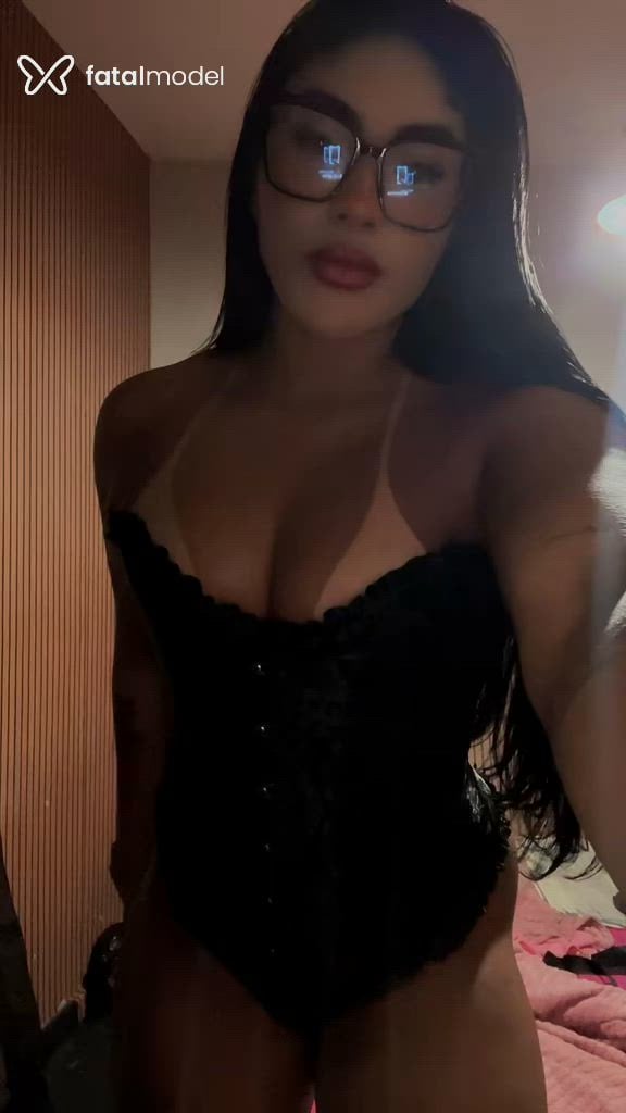 Acompanhante mulher morena (o) de olhos castanhos em Petrópolis Acompanhante mulher morena (o) de olhos castanhos em Petrópolis - Melissa Buarque