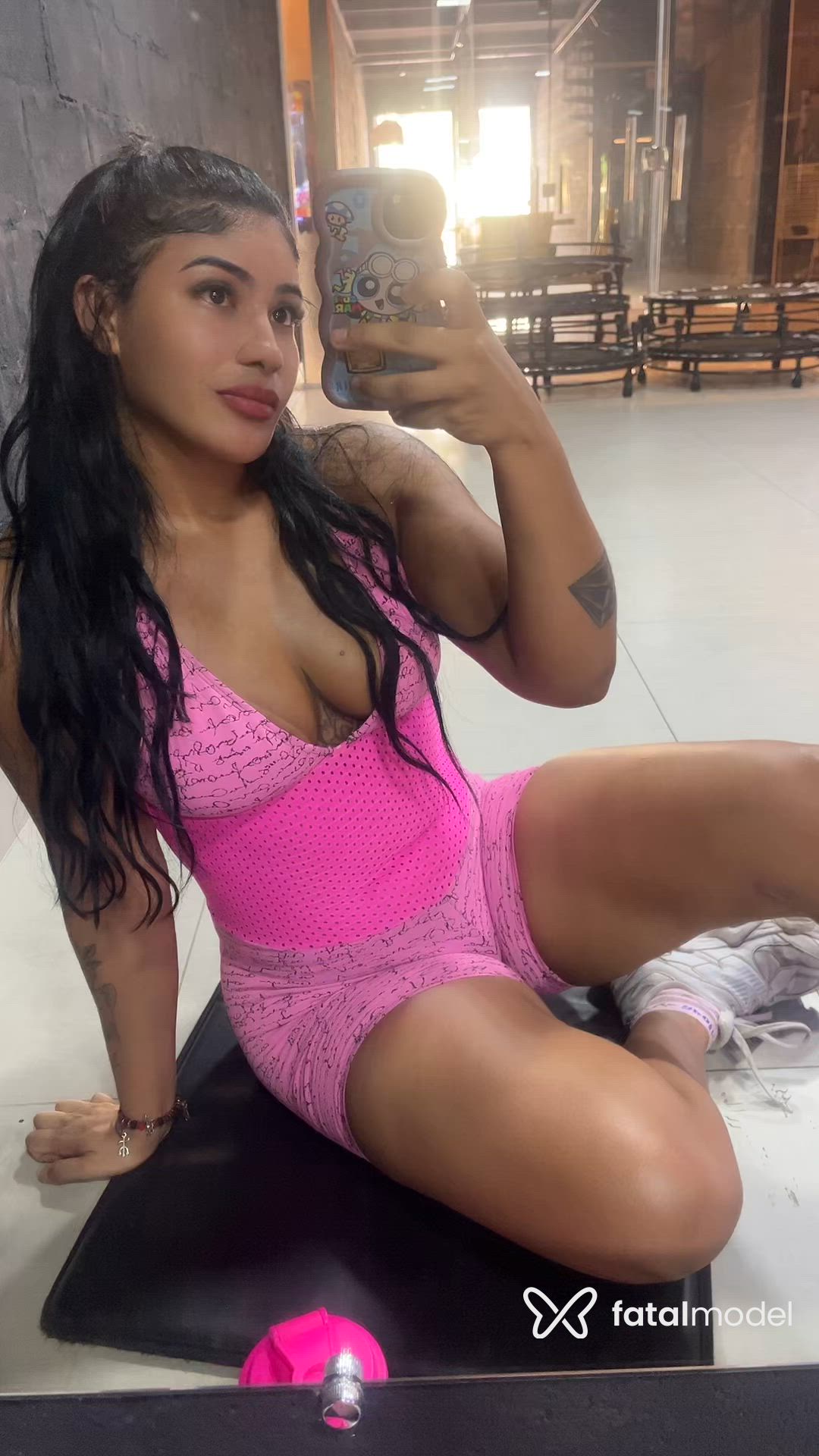 Acompanhante mulher morena (o) de olhos castanhos - Melissa Buarque