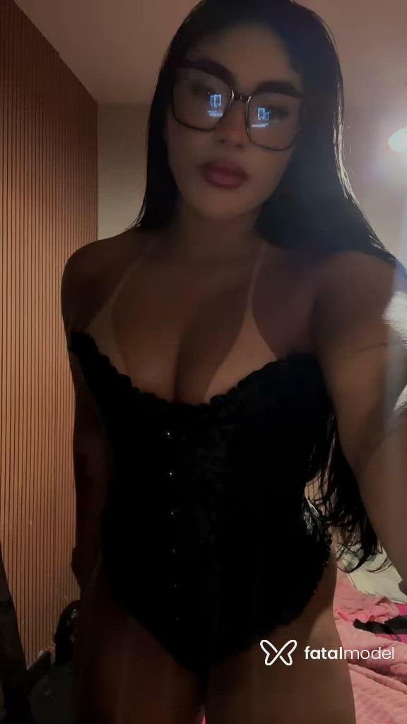 Acompanhante mulher morena (o) de olhos castanhos - Melissa Buarque
