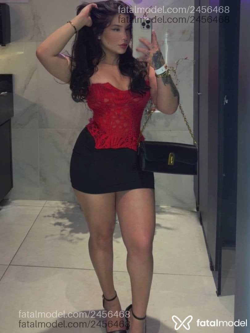 Acompanhante mulher morena (o) de olhos castanhos - Luiza