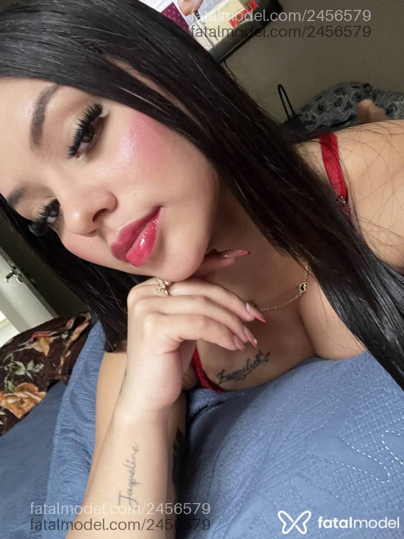 Acompanhante mulher com cabelo castanho de olhos pretos - Lorena Mayla