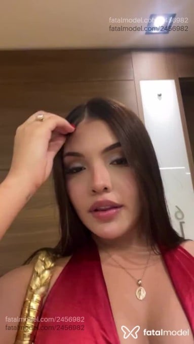 Acompanhante mulher com cabelo castanho de olhos castanhos - Jade Ribeiro Acompanhante mulher com cabelo castanho de olhos castanhos - Jade Ribeiro
