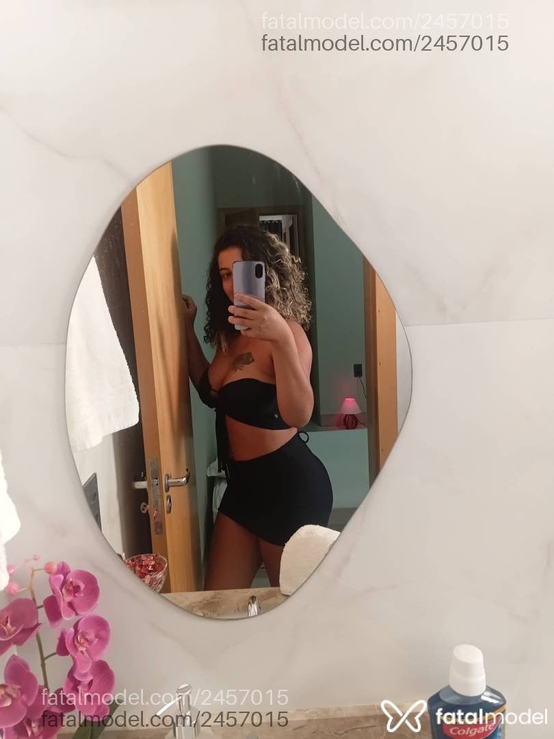 Acompanhante mulher loira (o) de olhos pretos - Dalila