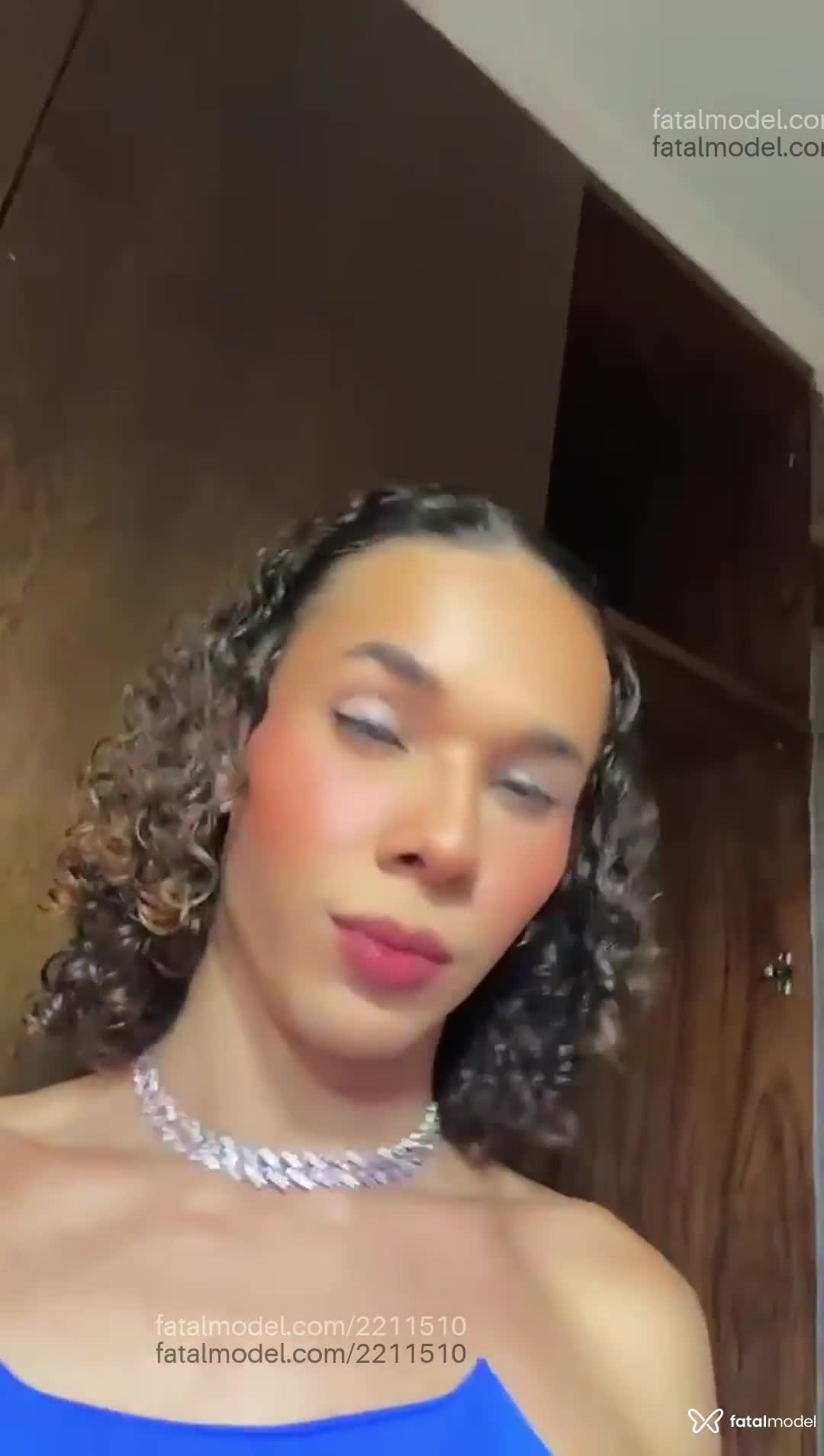 Acompanhante mulher trans com cabelo castanho de olhos castanhos em Ribeirão Preto - Sabrina Sabino