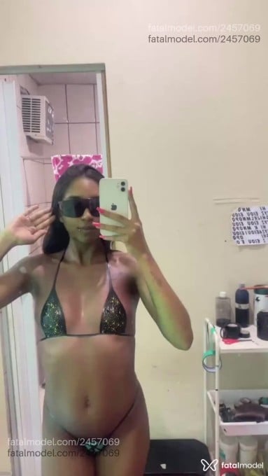 Acompanhante mulher com cabelo castanho de olhos castanhos - Brenda