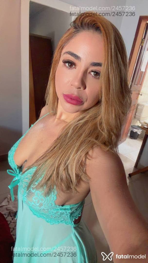 Acompanhante mulher loira (o) de olhos castanhos - Helen