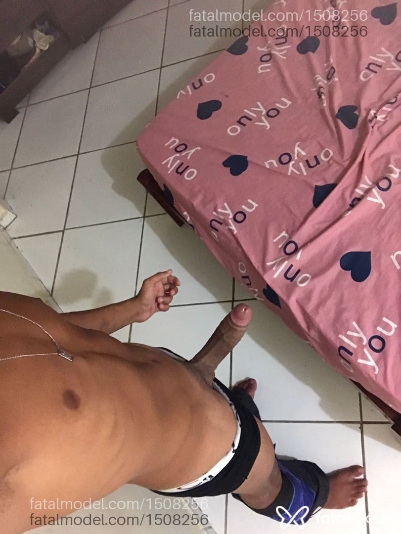 Acompanhante homem com cabelo castanho de olhos castanhos em Porto Seguro Acompanhante homem com cabelo castanho de olhos castanhos em Porto Seguro - Felipe Lins