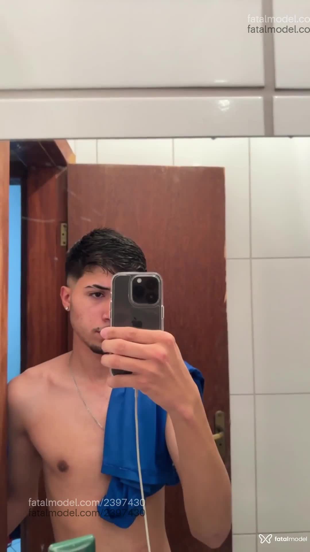Acompanhante homem com cabelo castanho de olhos castanhos - Rique Acompanhante homem com cabelo castanho de olhos castanhos - Rique