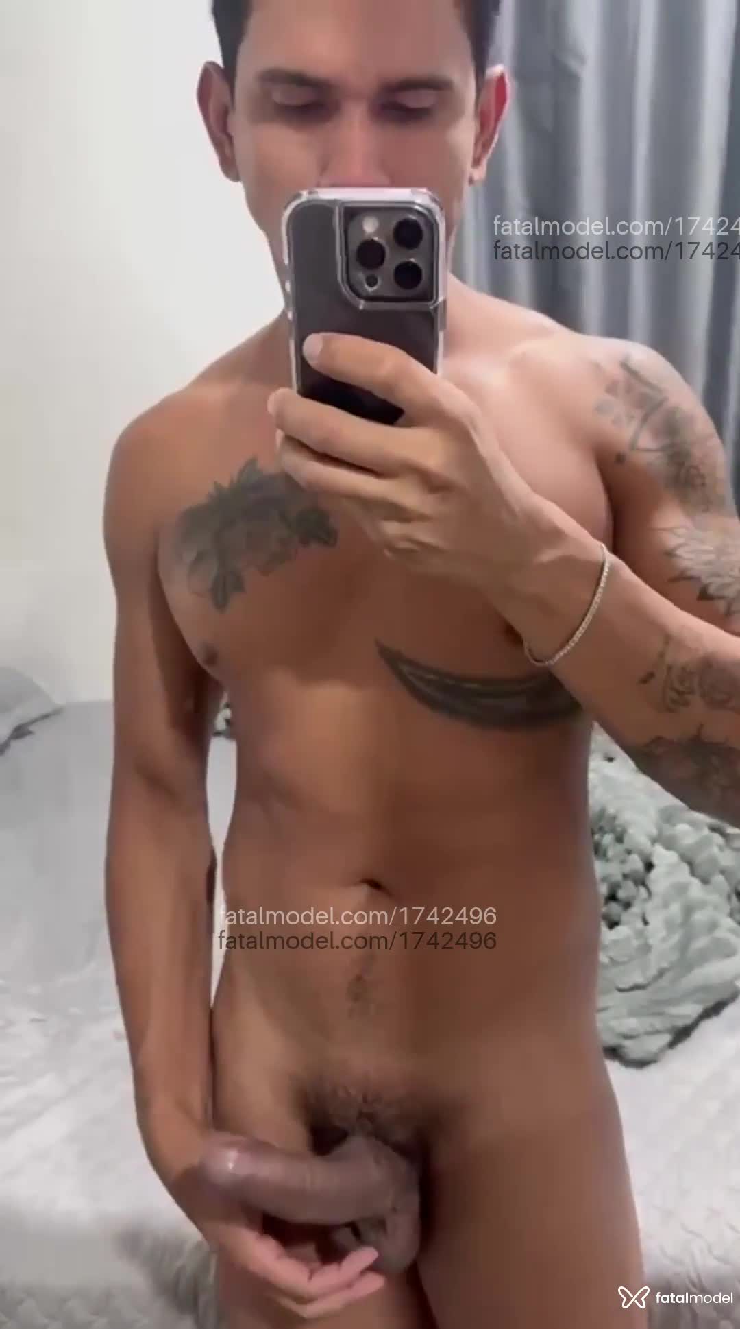 Acompanhante homem morena (o) de olhos pretos em Joinville Acompanhante homem morena (o) de olhos pretos em Joinville - Max Mou