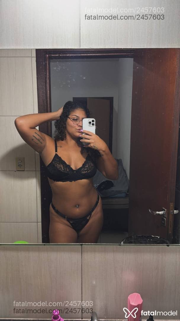Acompanhante mulher morena (o) de olhos pretos em Araguari - Júlia Araujo