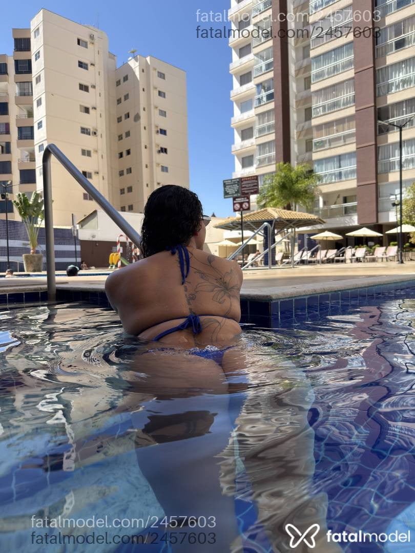 Acompanhante mulher morena (o) de olhos pretos - Júlia Araujo