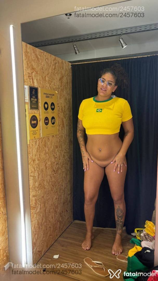 Acompanhante mulher morena (o) de olhos pretos em Araguari - Júlia Araujo