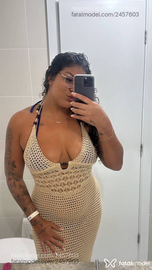 Acompanhante mulher morena (o) de olhos pretos - Júlia Araujo